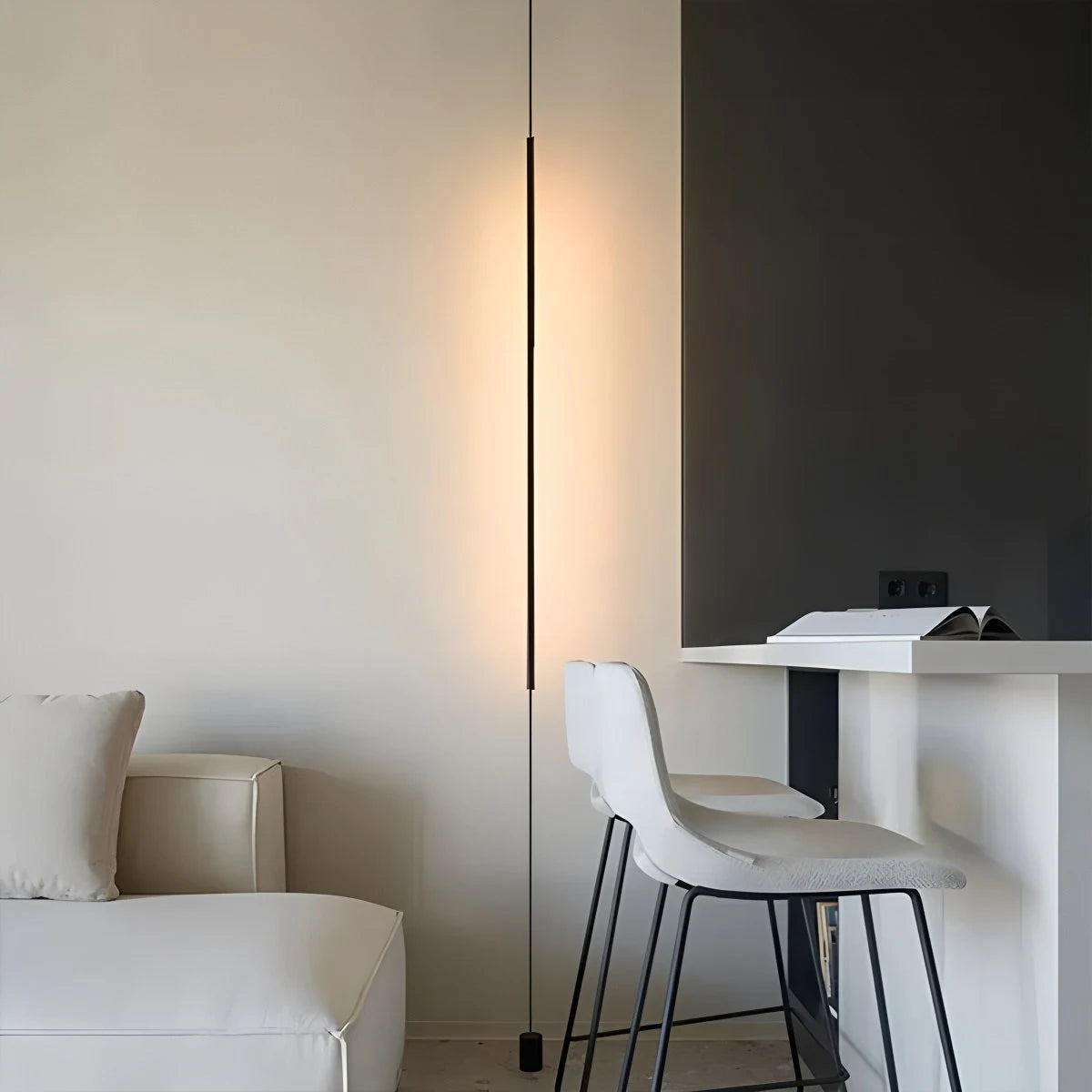 Floor To Ceiling Lamp | Minimalist Vertical Lighting