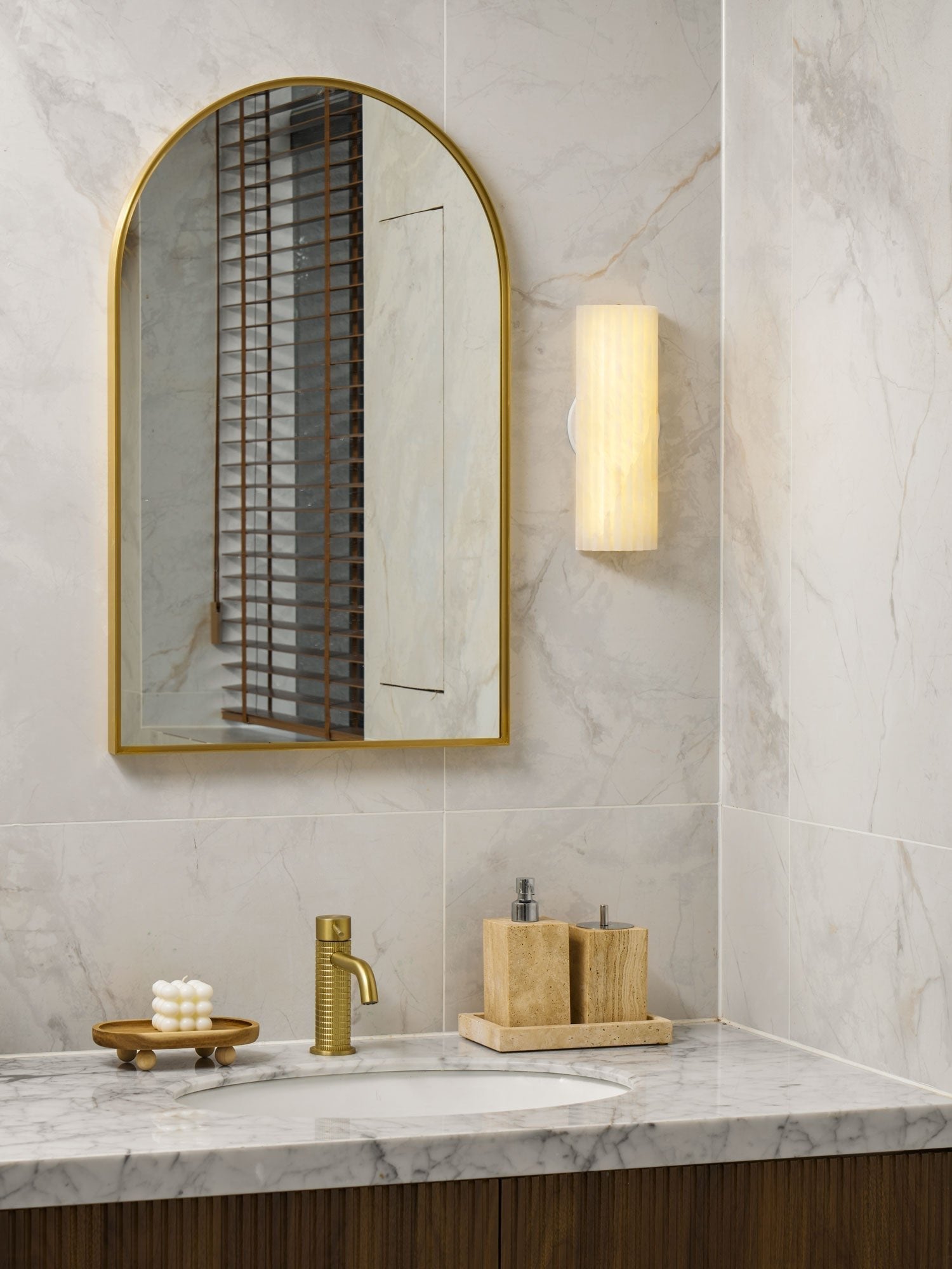Alabaster LED Wall Lamp Fluted Rectangle Close Up