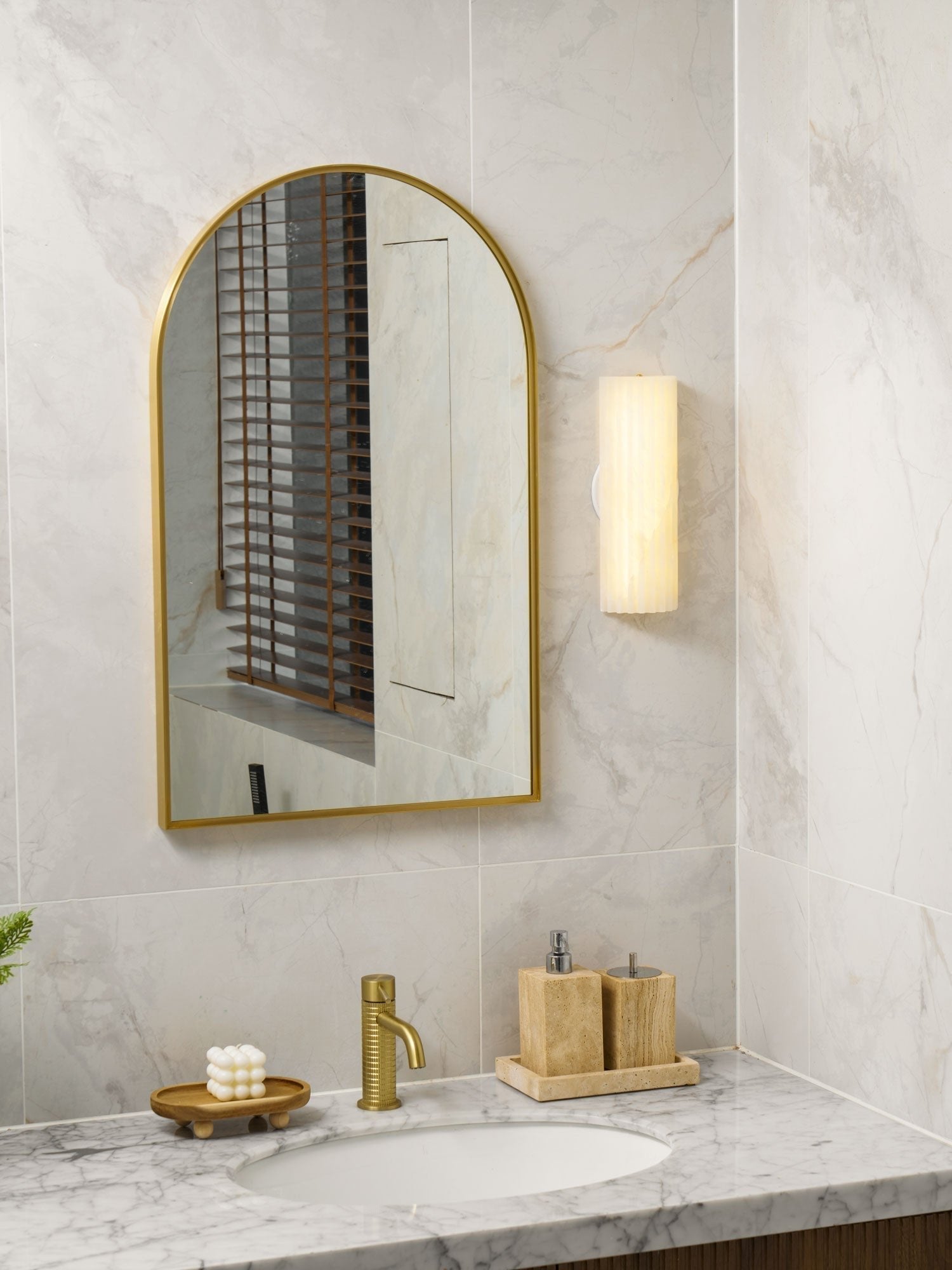 Alabaster LED Wall Lamp Fluted Rectangle Detail
