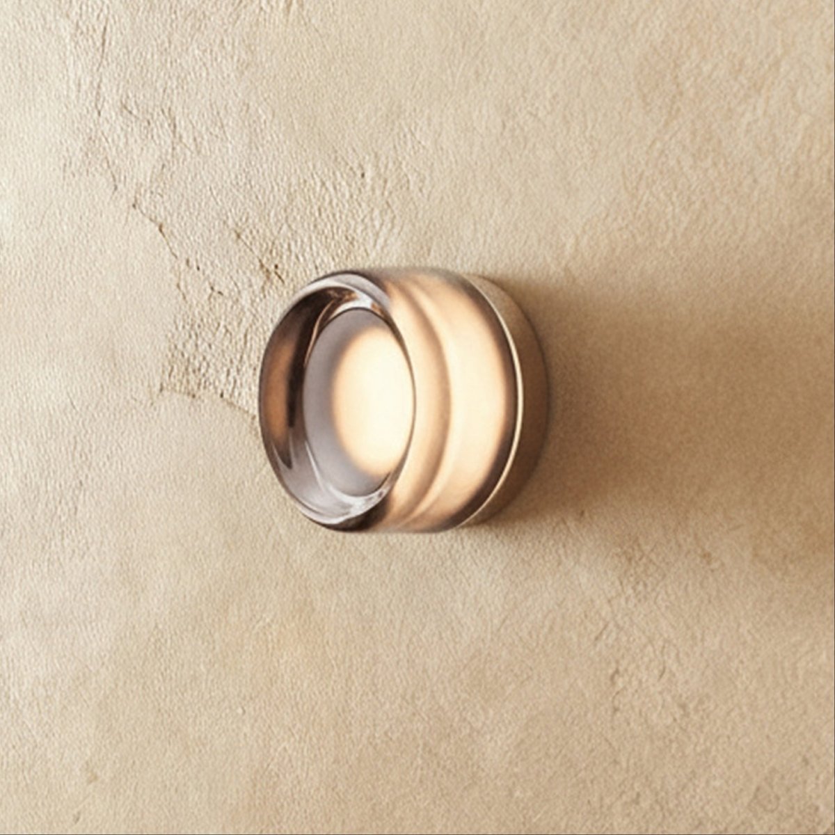 Minimalist Aluminum Wall Lamp Concentric Circle Detail