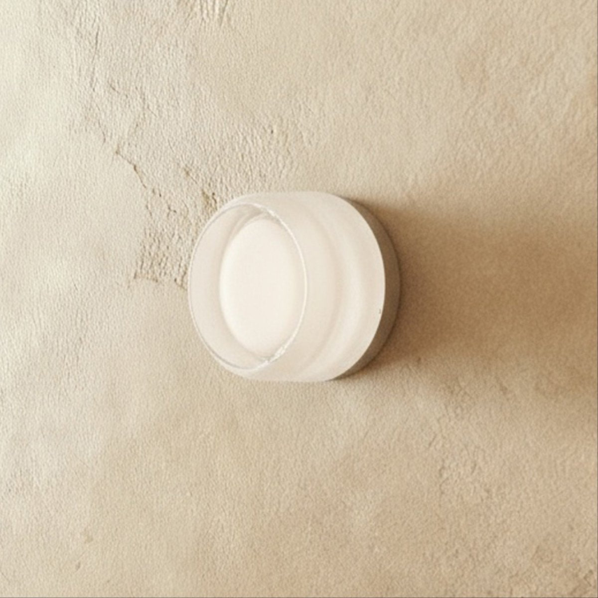 Minimalist Aluminum Wall Lamp Concentric Circle Lifestyle