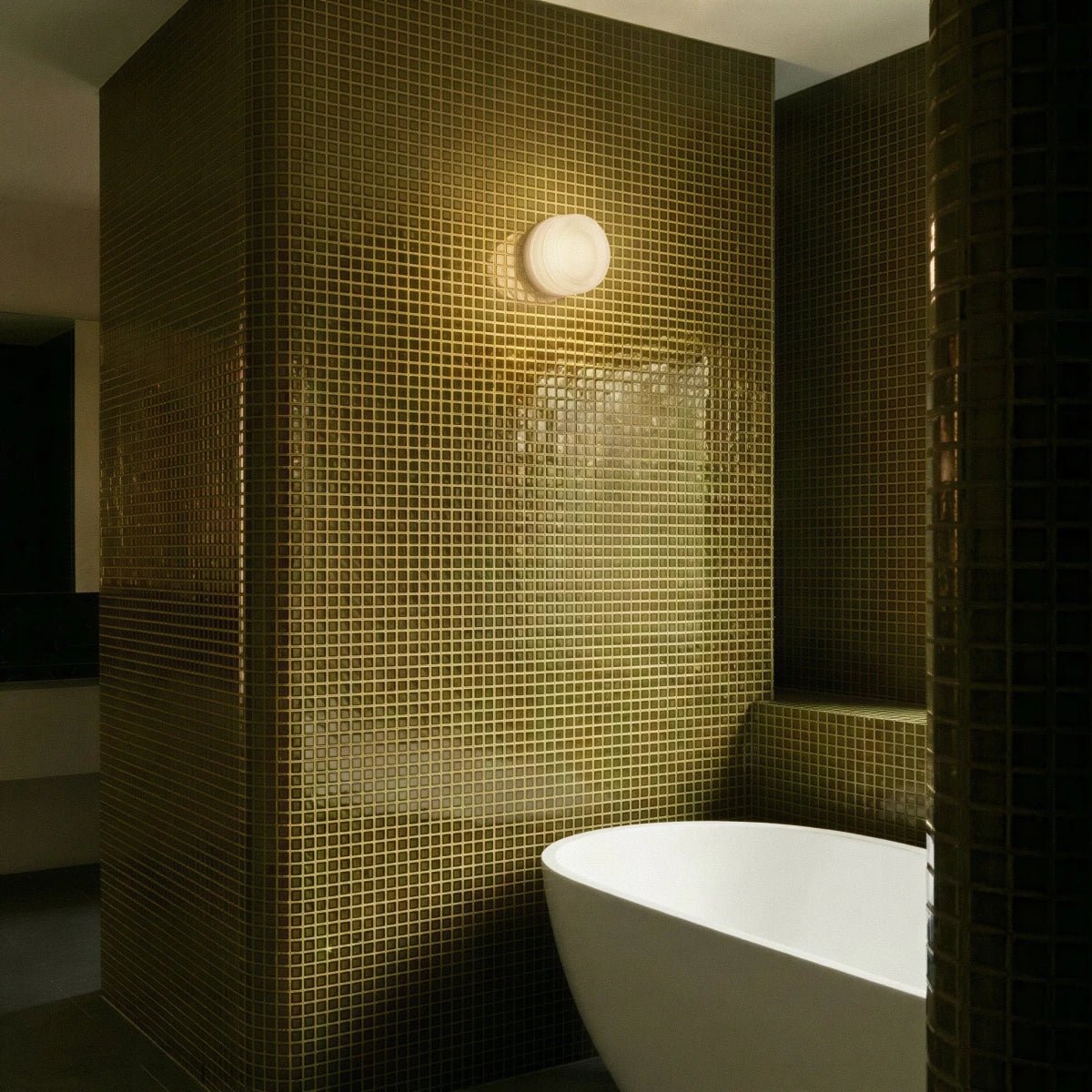 Minimalist Aluminum Wall Lamp Concentric Circle View 14