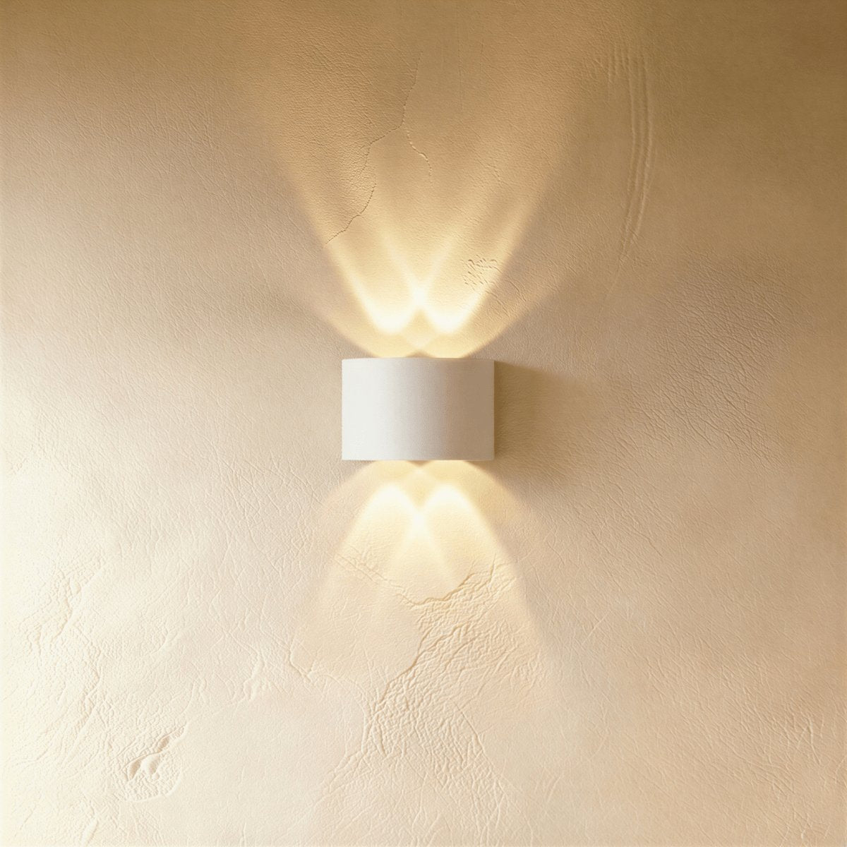 Minimalist Aluminum Wall Lamp Curved Uplighter Detail