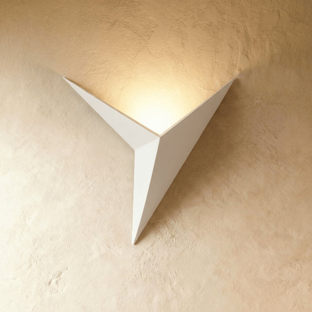 Minimalist Metal Wall Lamp Three Point Star Detail
