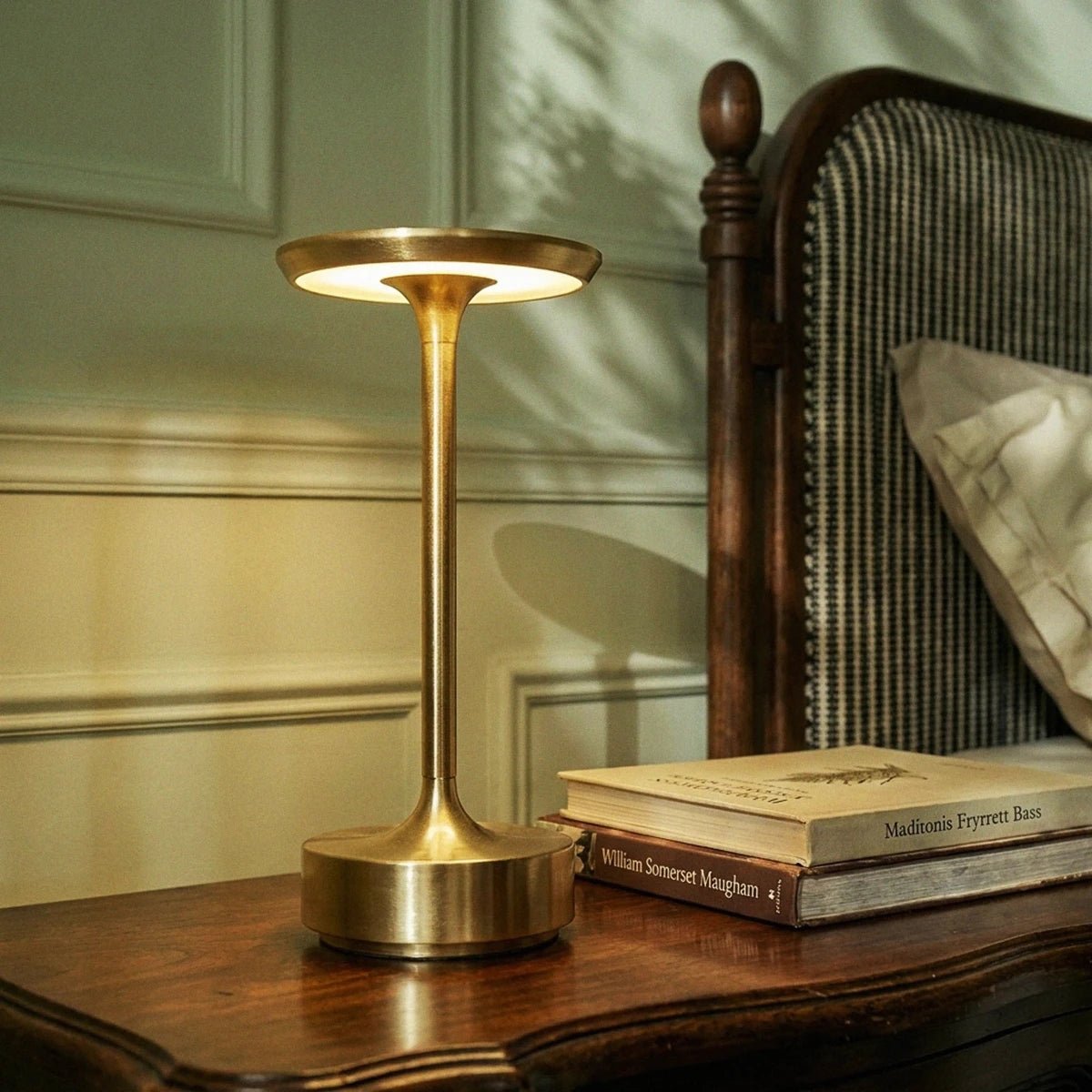 Modern Aluminum Table Lamp Flat Disc Head LED Alternate