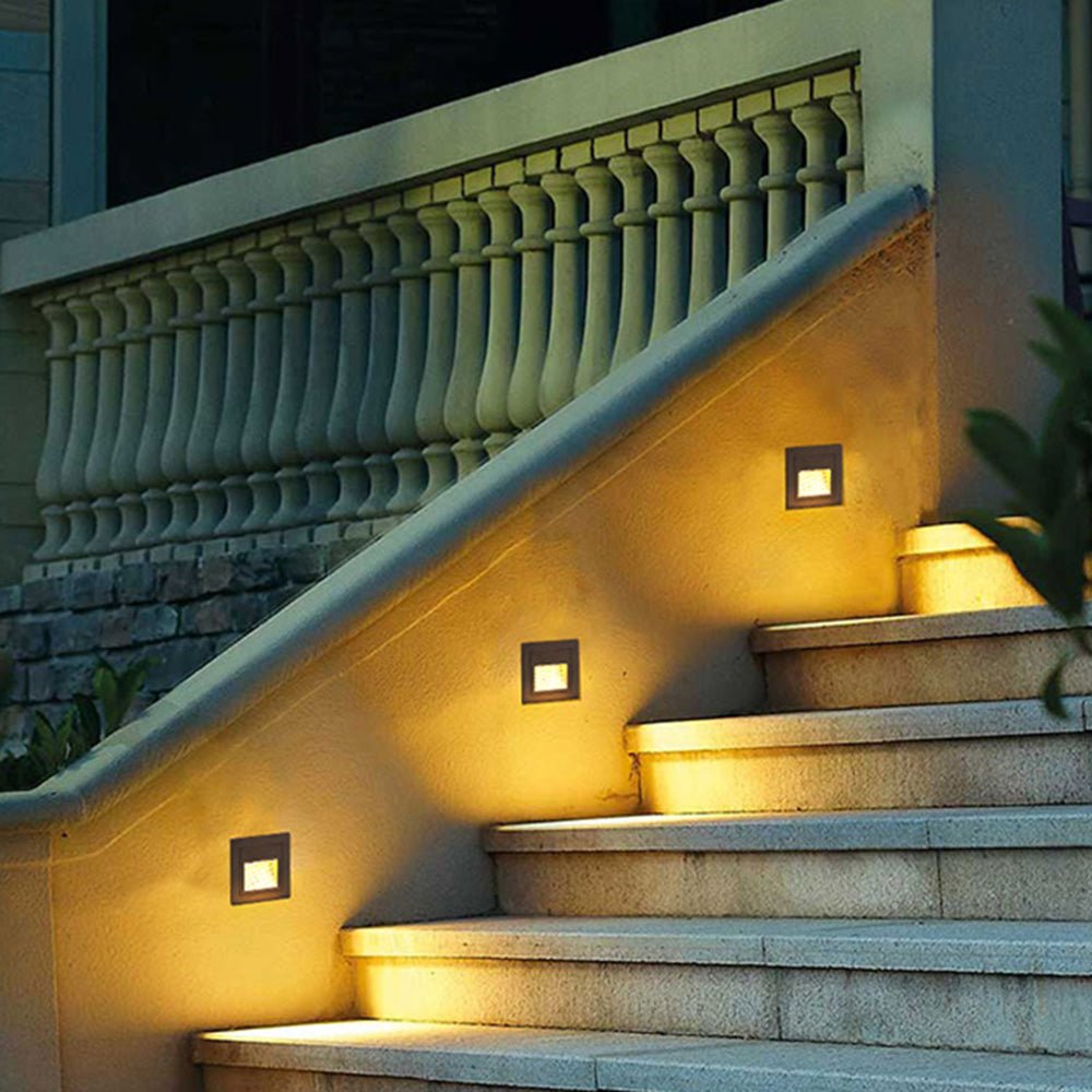Ray Modern Metal Square Outdoor Deck/Step Light, Black Close Up